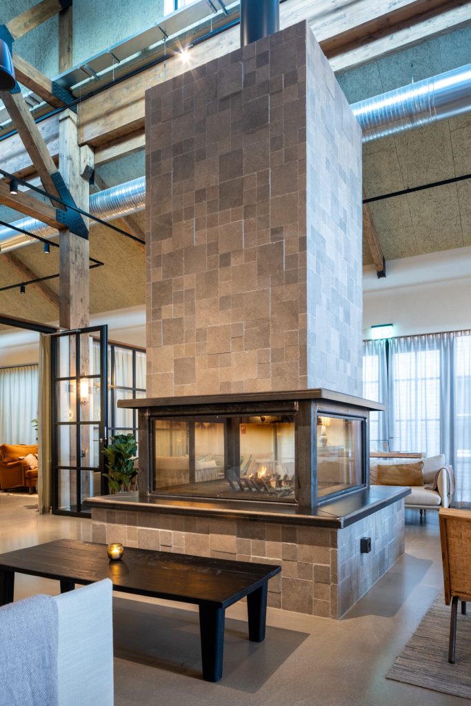 Plattsättning på Spaavdelning på Högbo brukshotell